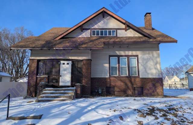 Large House Available for Move-In this August - 410 East Park Street, Champaign, IL 61820