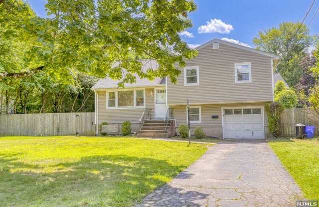 7 Carlson Court Gallery 2