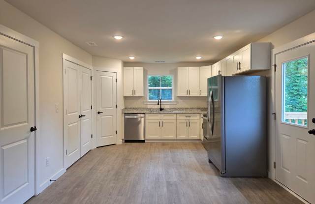3 bedroom townhouse in Hickory Gallery 4