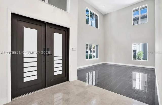 15945 NW 82nd Ct Gallery 4