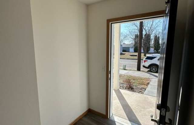 815 East Wisconsin Street - 511 Gallery 2