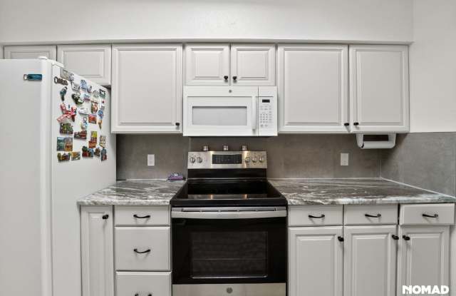 Spacious 2BR Townhome in Green Valley - 768 West Calle Del Ensalmo, Green Valley, AZ 85614