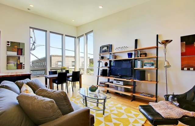 Modern 2 Bed + Den Madison Valley Townhouse! - 121 24th Avenue East, Seattle, WA 98122