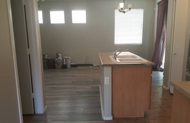 1410 E mobile Lane Gallery 4
