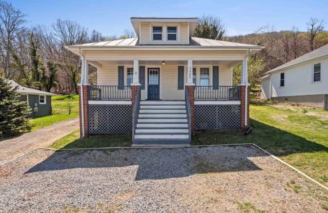 Renovated 3 bedroom/1 bath house in South Roanoke - 3645 Yellow Mountain Road Southeast, Roanoke, VA 24014