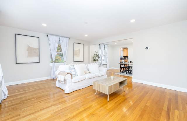 43 Arnold Way - 43 Arnold Way, West Hartford, CT 06119