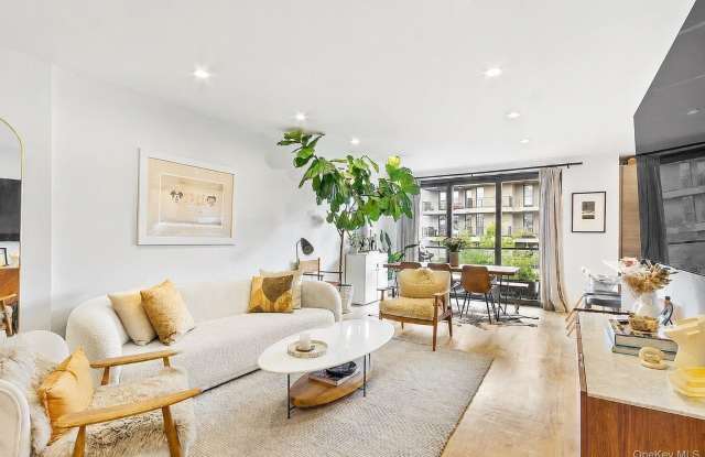 53 GRAND Street Gallery 2