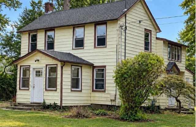 982 NJ-33 Gallery 1