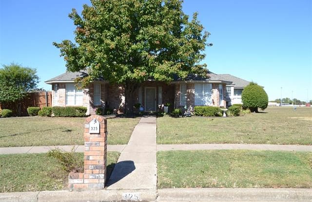 325 Sondra Way - 325 Sondra Way, Red Oak, TX 75154