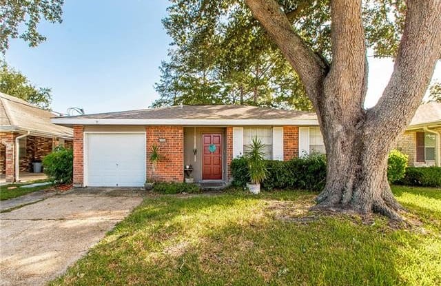 1605 N WOODLAWN Avenue - 1605 North Woodlawn Avenue, Metairie, LA 70001