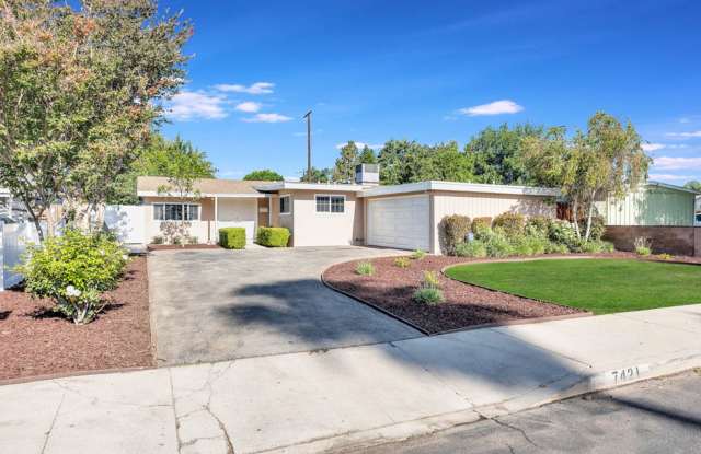 Beautiful home located in the heart of Winnetka Gallery 1