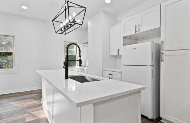Furnished 4 bed, 2 bath home in Mt. Washington available now! photos photos