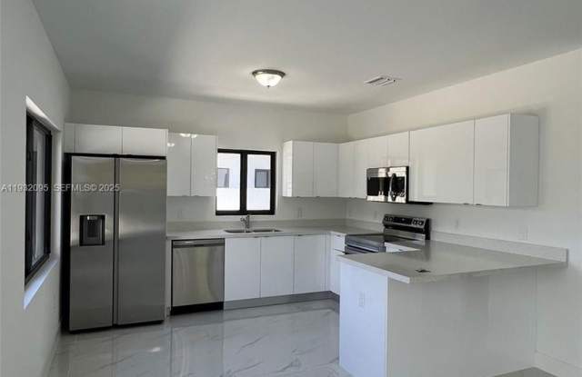 11982 SW 213th Street 11982, South Miami, FL 33177 photos photos