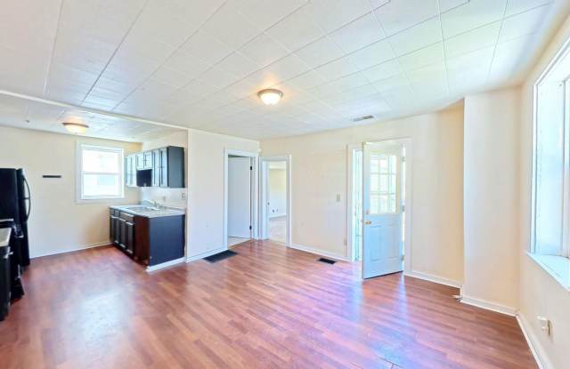 4-Bed Farmhouse Minutes from UVM Campus (30 Chase St) Gallery 3