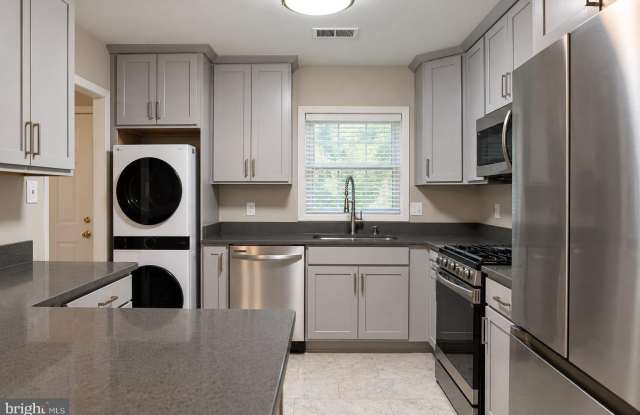 434 GREENBRIER Court Gallery 2