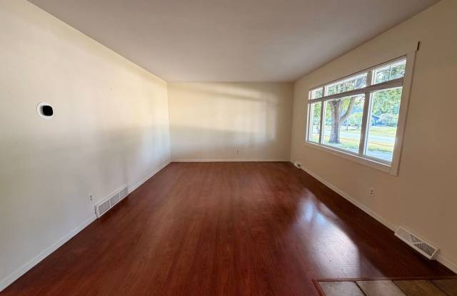 Adorable Hudsonville Ranch! Gallery 4