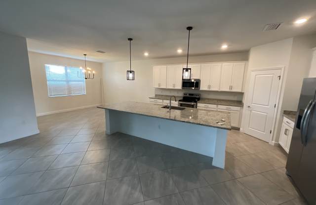 11368 Canopy Loop Gallery 3
