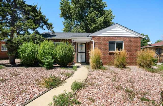 Charming 2BD, 2BA Park Hill Home with Back Yard & Garage Gallery 1