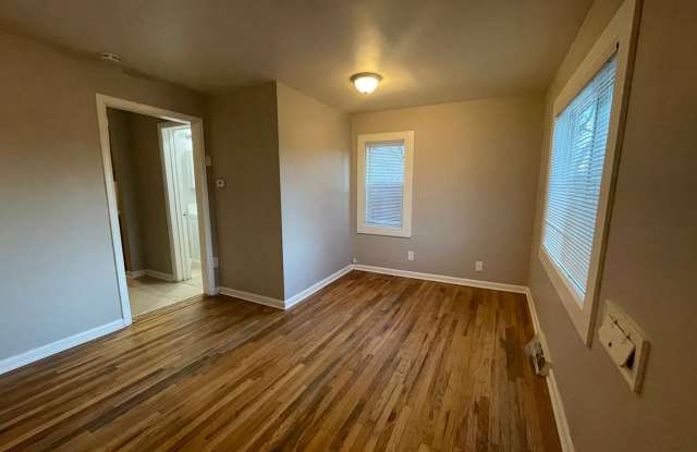 $0 DEPOSIT OPTION!COZY TWO BEDROOM! CLOSE TO ANSCHUTZ CAMPUS AND EASY ACCESS TO DOWNTOWN DENVER! Gallery 3