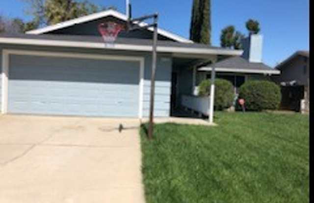 Modesto, 3 bedroom 2 bathroom with a 2 car garage Near Johansen High School photos photos