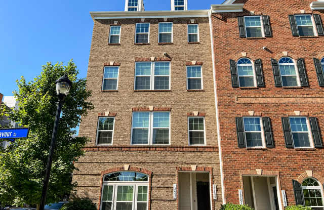 Stunning and Spacious 3 Bed, 2.5 Bath End-Unit Brick Townhome Desired Discovery Square photos photos
