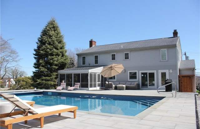 227 Eustis Avenue - 227 Eustis Avenue, Newport, RI 02840