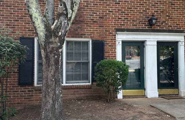 Spacious Townhome! 2 bedroom/2 1/2 bath . Gallery 1
