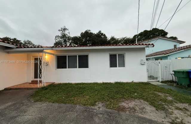 1122 NW 32 Ct photos photos