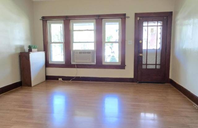 542 Deacon Street Gallery 4