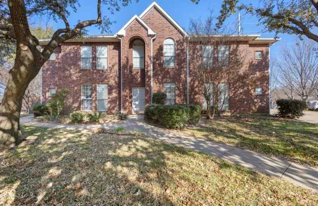 121 Wildwood Court - 121 Wildwood Court, Grapevine, TX 76051