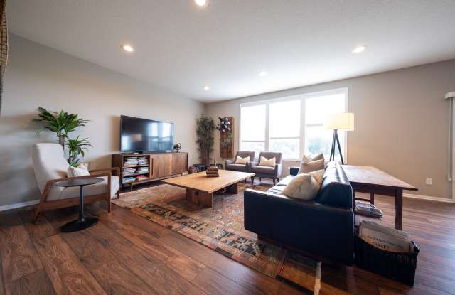 5585 Queensland Ln. N. Gallery 3