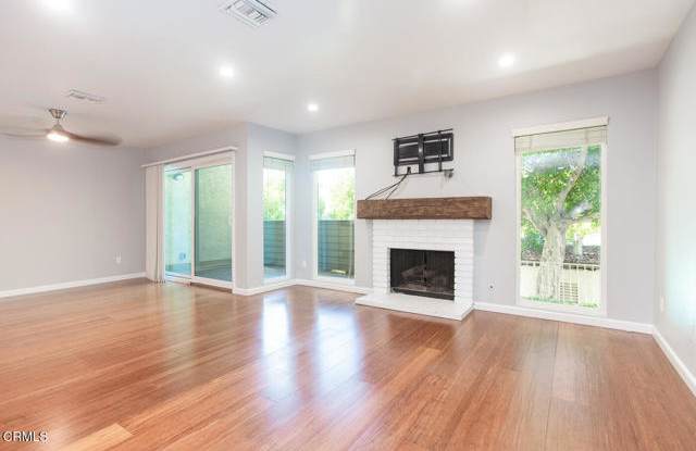 11818 Moorpark Street Gallery 3