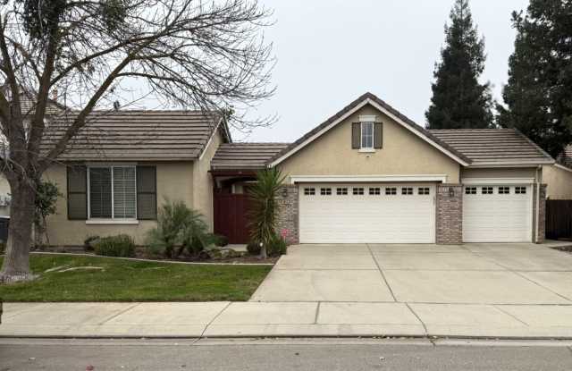 Polished and Chic 4/2 Available NOW!! - 4124 Canopy Court, Merced, CA 95340