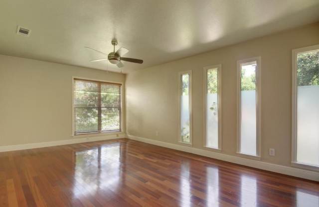 3903 Cresthill Gallery 4