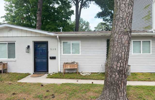 Spacious 5-Bedroom Virginia Beach Home with Workshop & Ample Storage Gallery 1