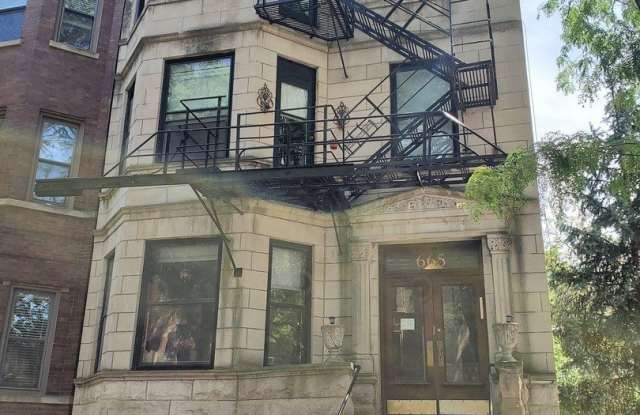 665 W Roscoe Street photos photos