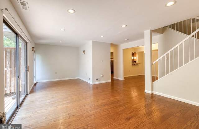 10564 CROSS FOX Lane Gallery 4