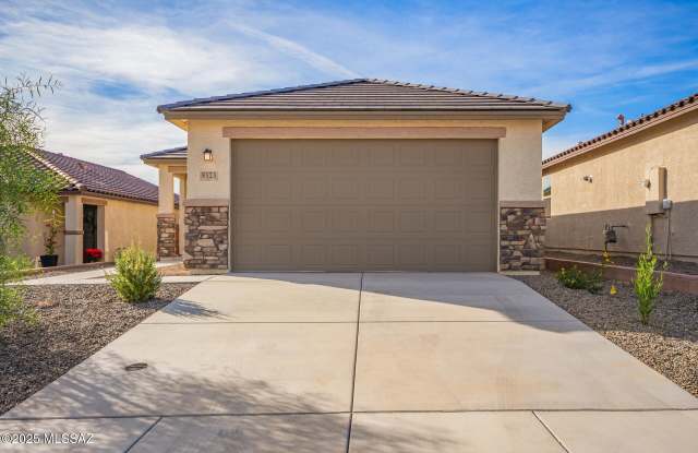 9323 N Peridot Vista Avenue - 9323 North Peridot Vista Avenue, Casas Adobes, AZ 85742