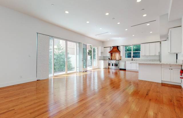 4223 Ince Boulevard Gallery 2