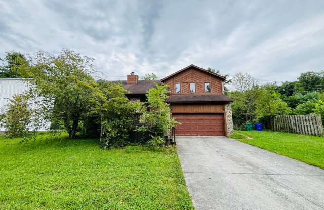 3 Bedroom 2.5 Half Bath Townhouse with 1 Car Garage Gallery 4