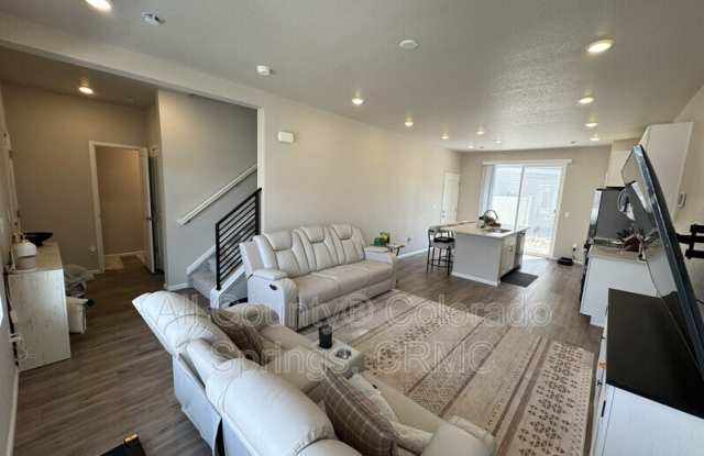 5635 Dakan Loop Gallery 3