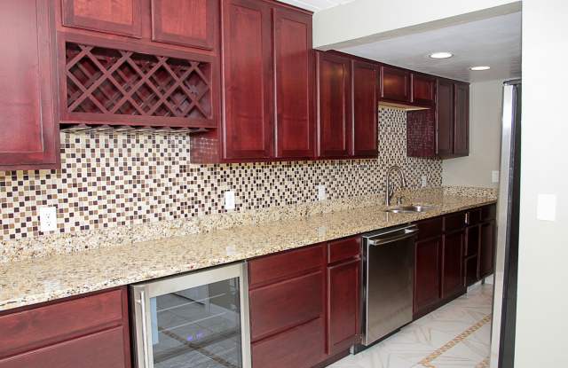 Gorgeous 2 Bedroom Townhome for Rent in Plymouth! Wayzata Schools! - 1630 Merrimac Lane North, Plymouth, MN 55447