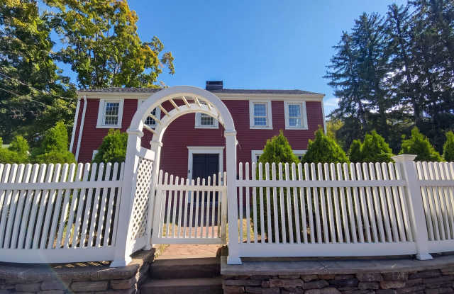 1027 Forbes St East Gallery 1
