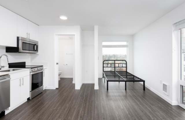 Montclair Apartments - Student Housing Gallery 3