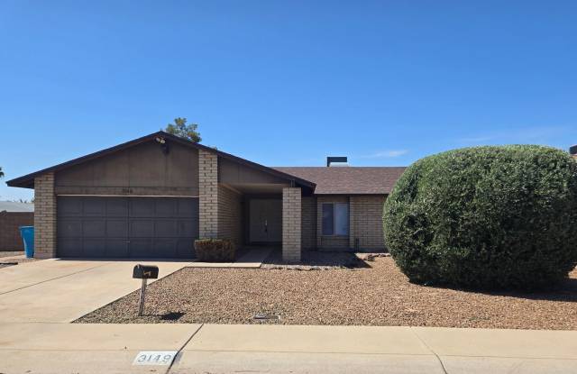 3 Bed 1.75 bath Corner lot, with diving pool and NO HOA photos photos