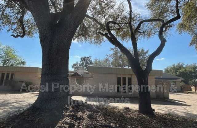 1416 Grovewood Drive Gallery 2