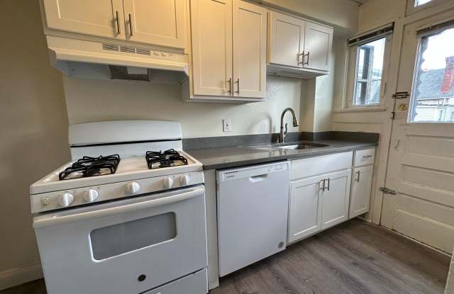 Beautiful 2BR Duplex in a Great Oakland Location! Call Today to Schedule a Tour! - 249 Halket Place, Pittsburgh, PA 15213