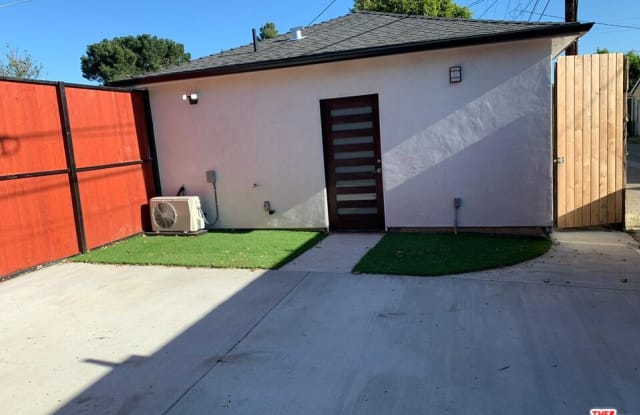 6934 Chimineas AVE - 6934 Chimineas Avenue, Los Angeles, CA 91335