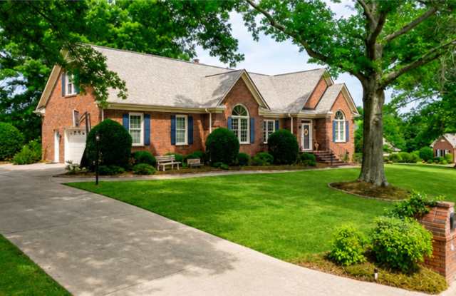 Beautiful Home in the Heart of Greenville Gallery 3