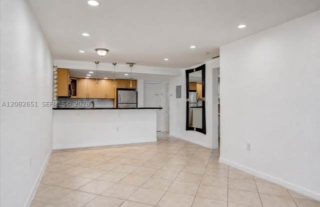 1975 Normandy Dr Gallery 1